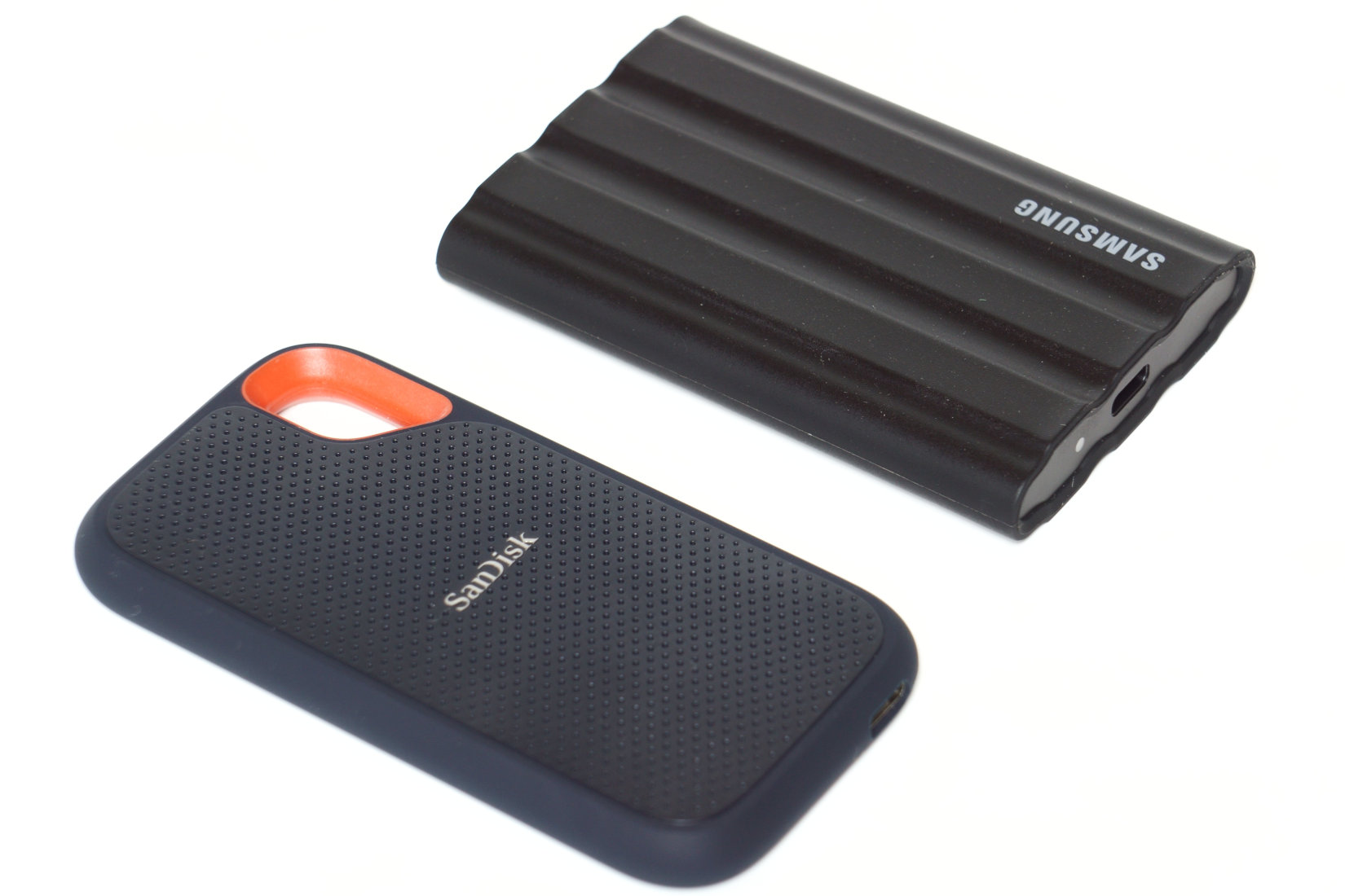 Externe SSDs Test: Samsung V2 Portable und SanDisk Hardware-Helden Shield SSD T7 Vergleich Extreme Portable SSD - im